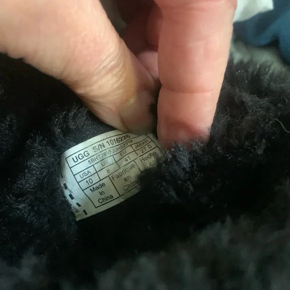 UGG Boots 🥾 - Picture 6 of 6
